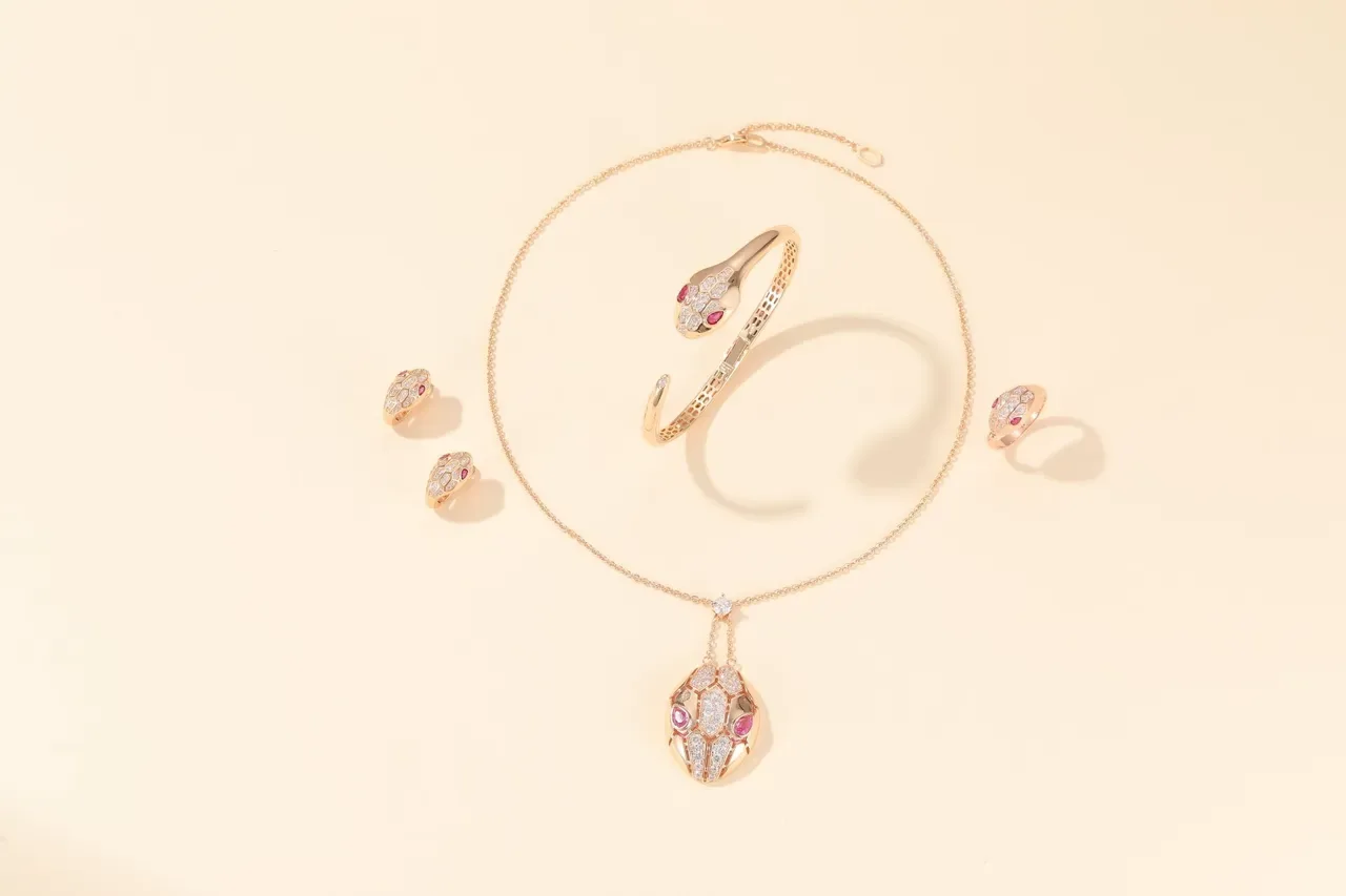 Bvlgari Serpenti Bracelet Or Rose Rubis et Diamants 4