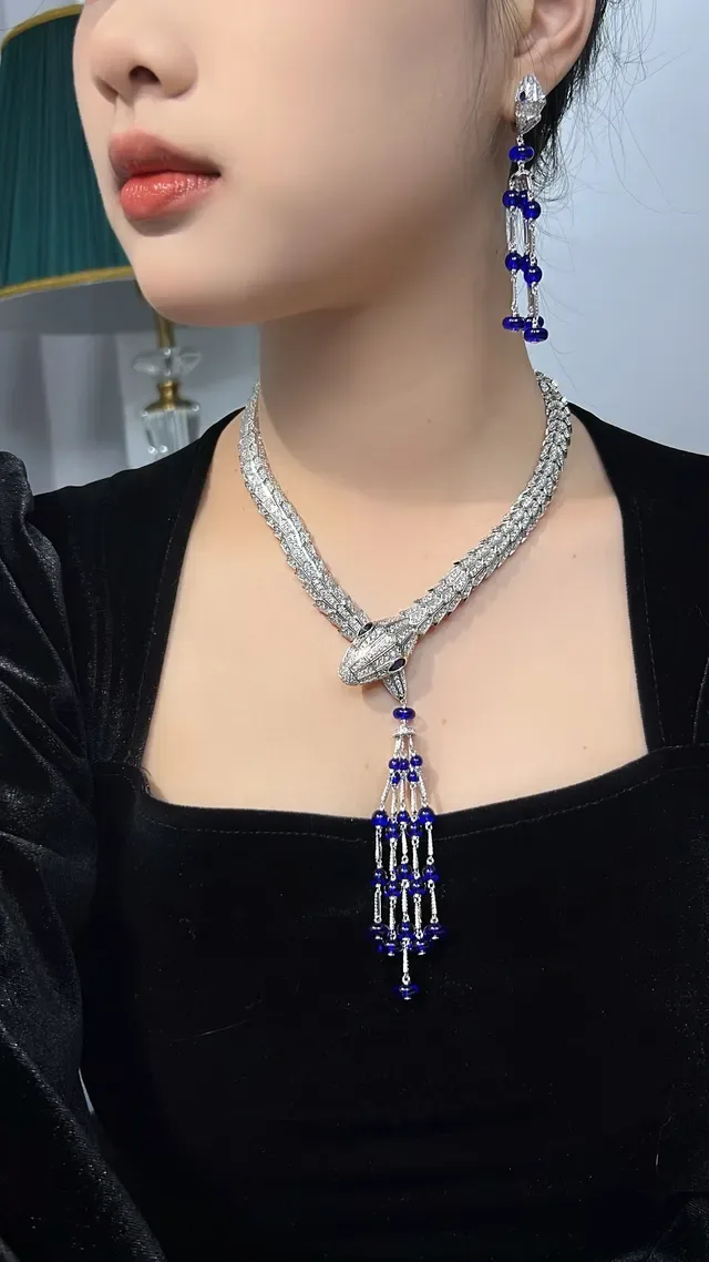 Collier Bvlgari Serpenti à franges de saphir et de diamants 3
