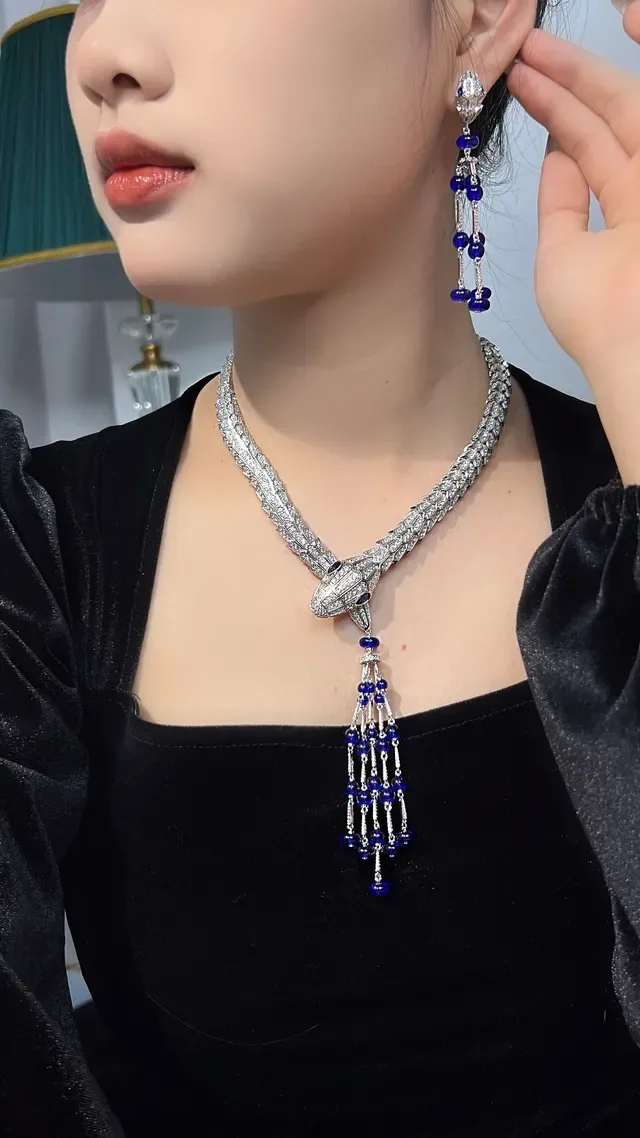 Collier Bvlgari Serpenti à franges de saphir et de diamants 4