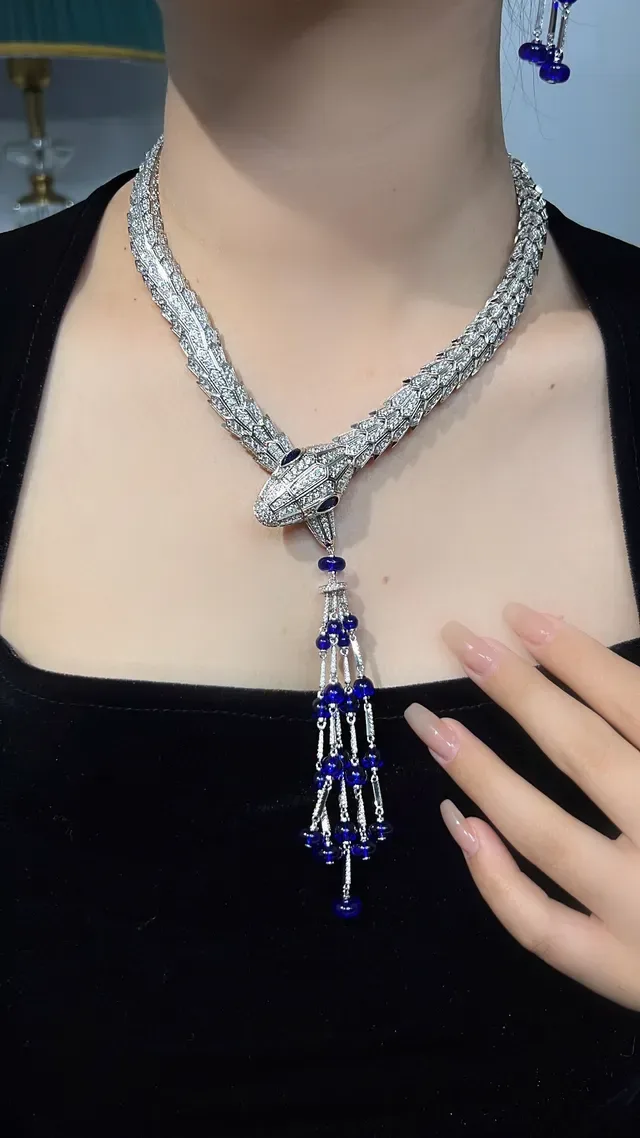 Collier Bvlgari Serpenti à franges de saphir et de diamants 5
