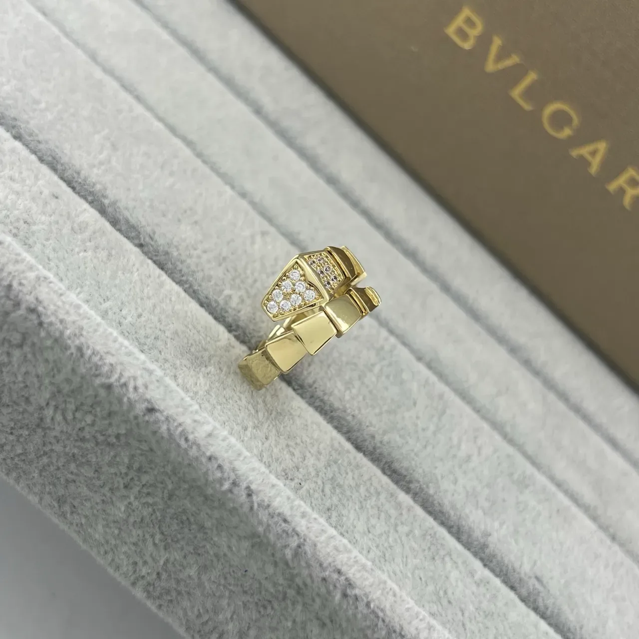 Bvlgari Serpenti Viper Créoles diamants pavés à charnière 5