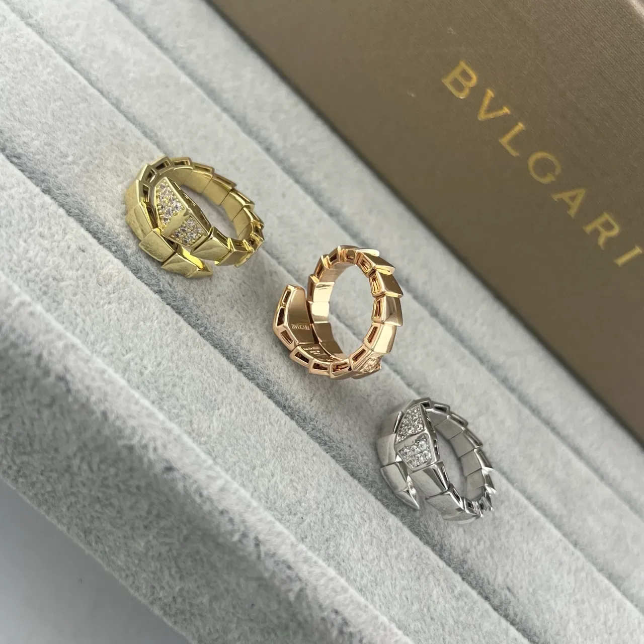 Bvlgari Serpenti Viper Créoles diamants pavés à charnière 6