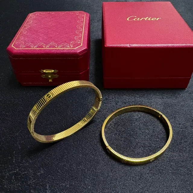 Cartier Juste un Clou Bracelets Rigides Dorés Texturés 5