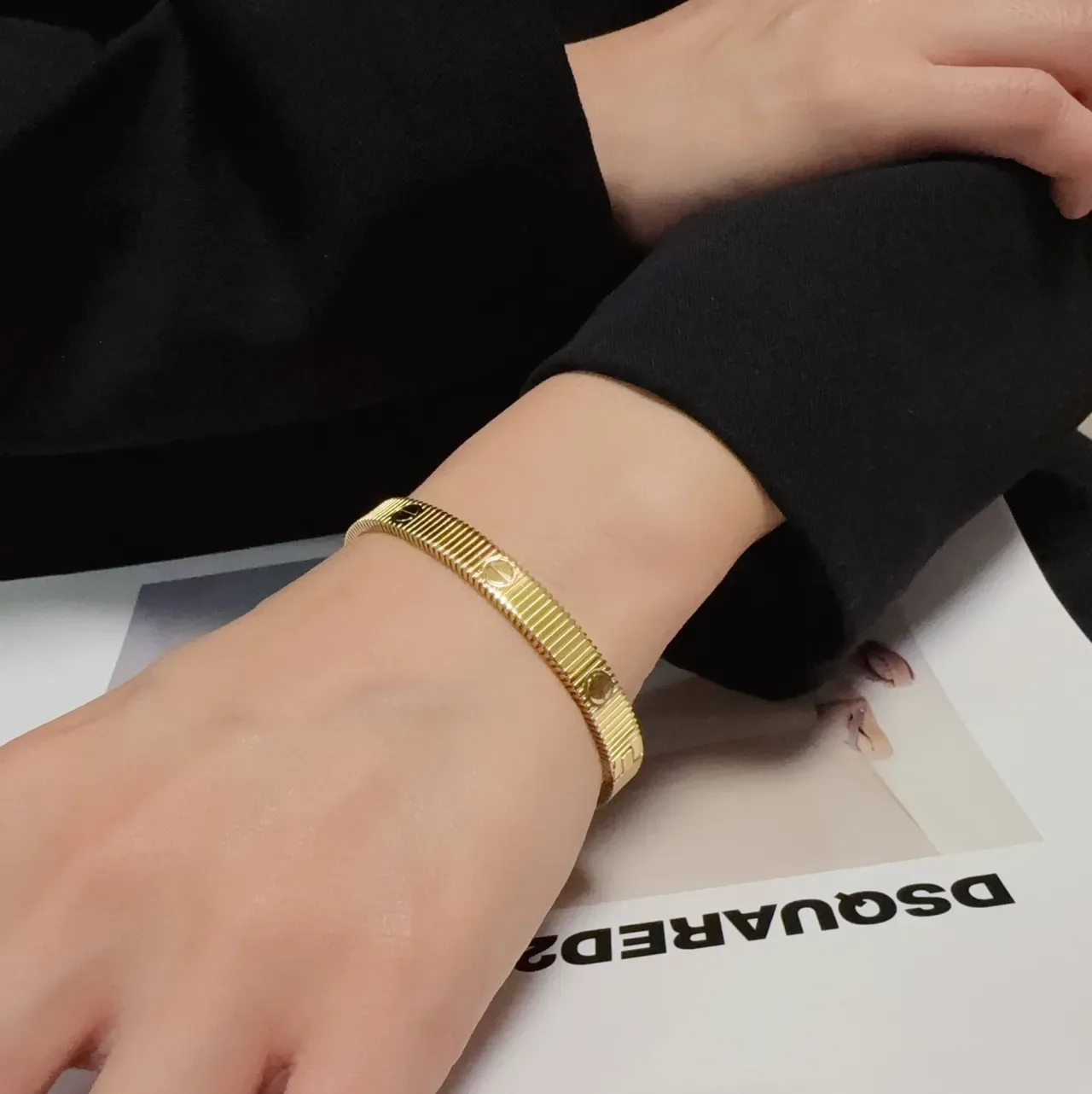 Cartier Juste un Clou Bracelets Rigides Dorés Texturés 9