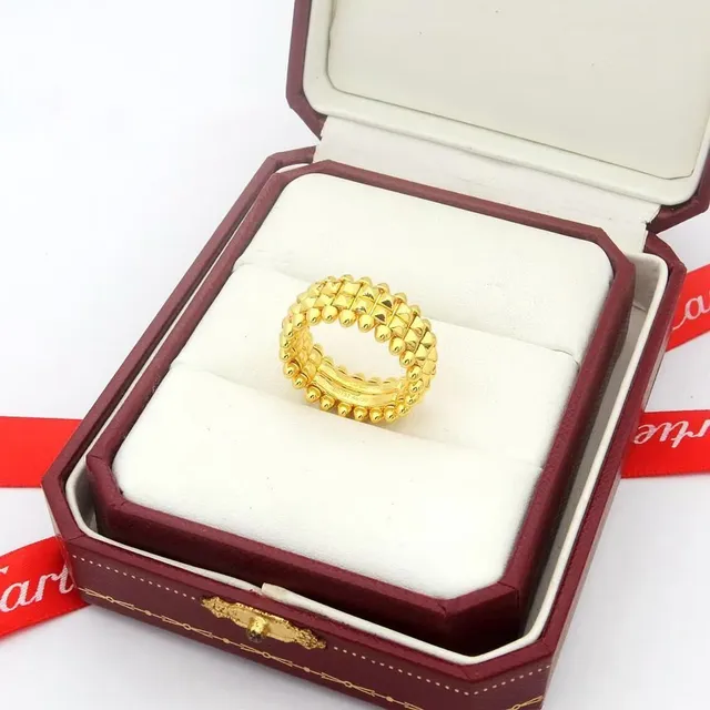 Bague Cartier Juste un Clou Or Rose Pyramide Picotée 3