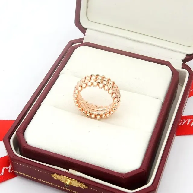 Bague Cartier Juste un Clou Or Rose Pyramide Picotée 4