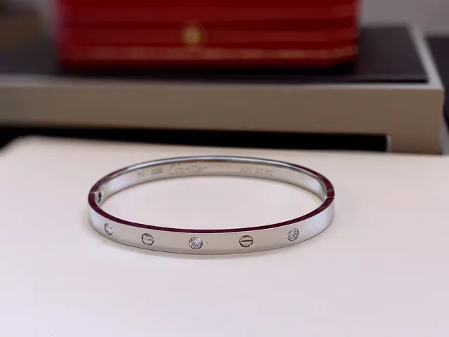 Cartier Love Bracelet Or jaune diamant émail rouge bracelet 2
