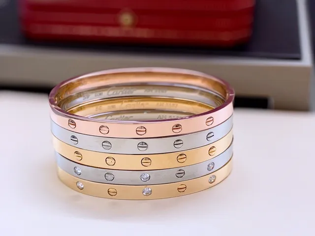 Cartier Love Bracelet Or jaune diamant émail rouge bracelet 3