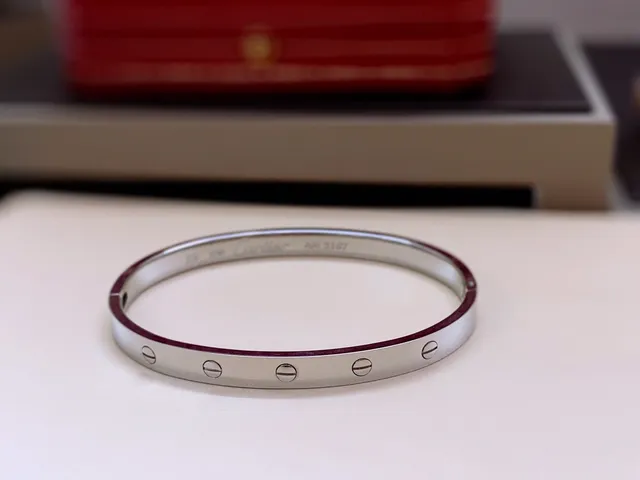 Cartier Love Bracelet Or jaune diamant émail rouge bracelet 8