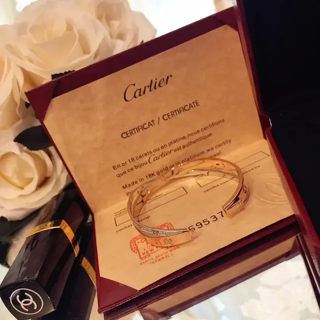 Bracelet Cartier Love Or Rose Diamants Pavé Motif de Vis 8