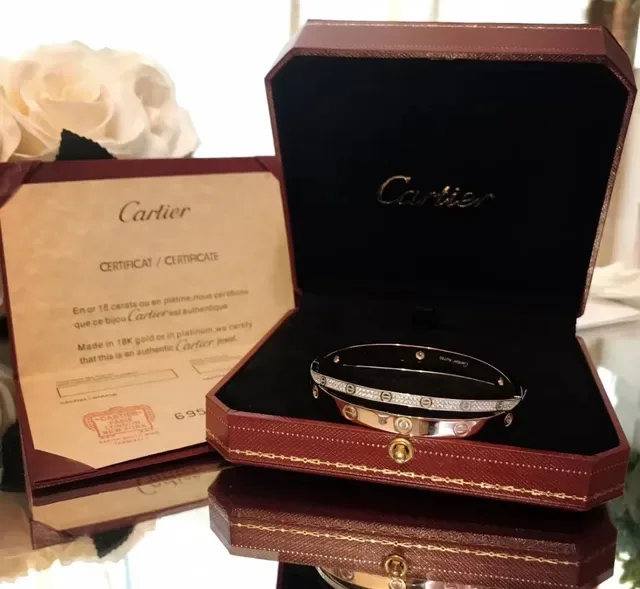 Bracelet Cartier Love Or Rose Diamants Pavé Motif de Vis 9