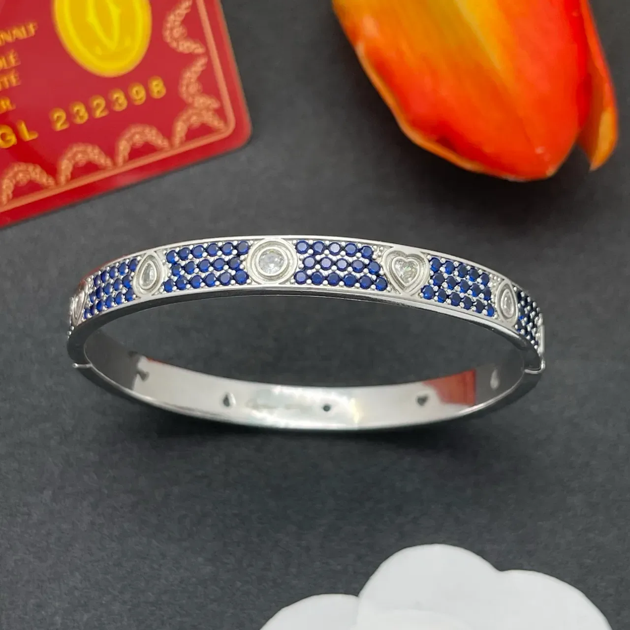 Bracelet Cartier Love-Style Pavé Saphir et Diamant Motif Cœur 7