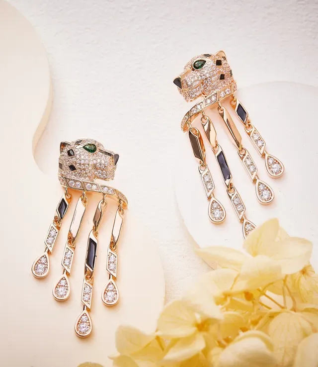 Aretes Cartier Panthère Chandelier Oro Motivo Cabeza de Pantera Verde Diamantes Pavé-Set 7