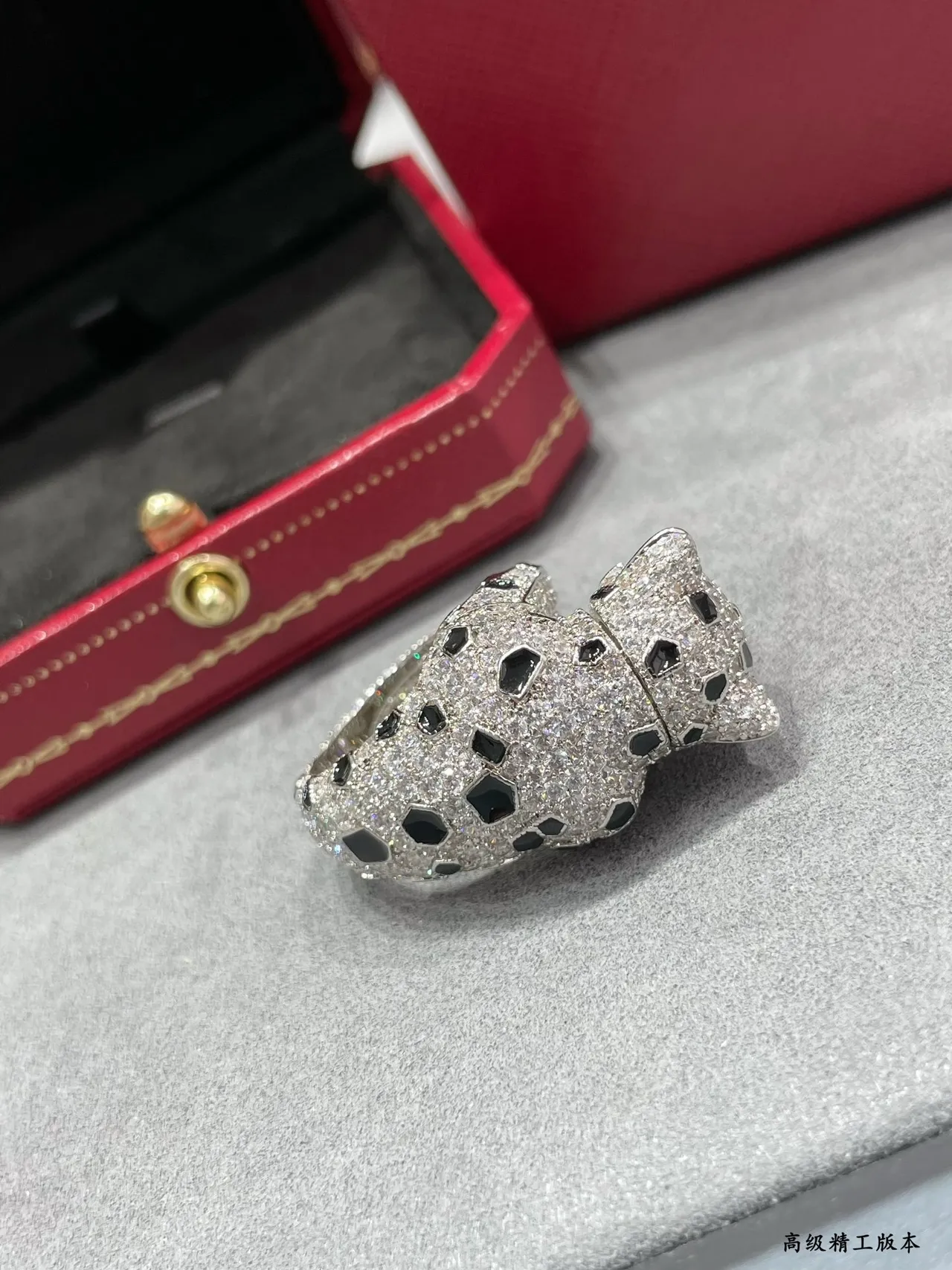Cartier Panthère Pavé Diamond Onyx Emerald Panther bague 3