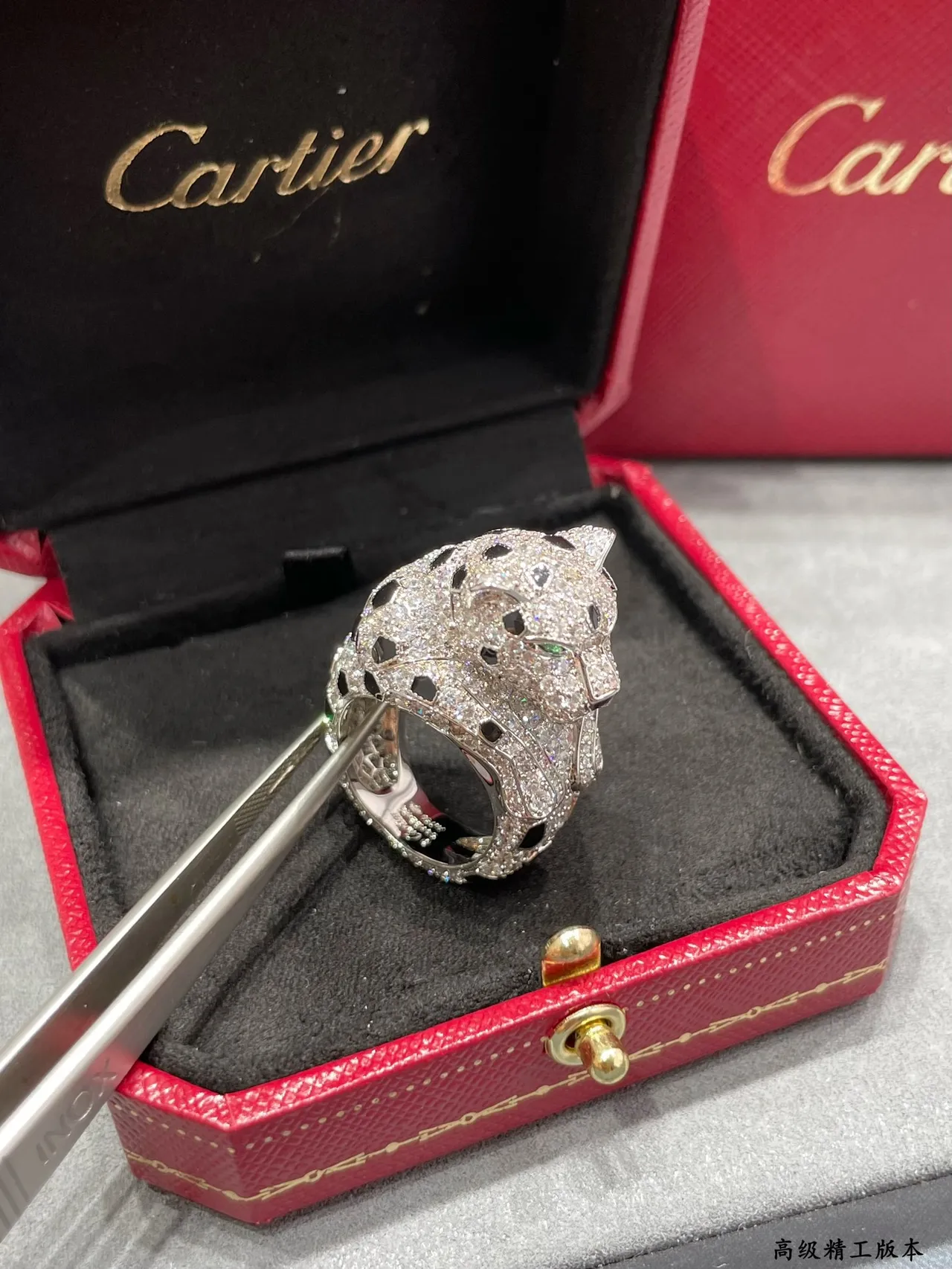 Cartier Panthère Pavé Diamond Onyx Emerald Panther bague 4