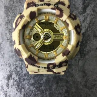 Casio Caja de Resina Beige Marrón con Impresión de Leopardo y Hardware Dorado
