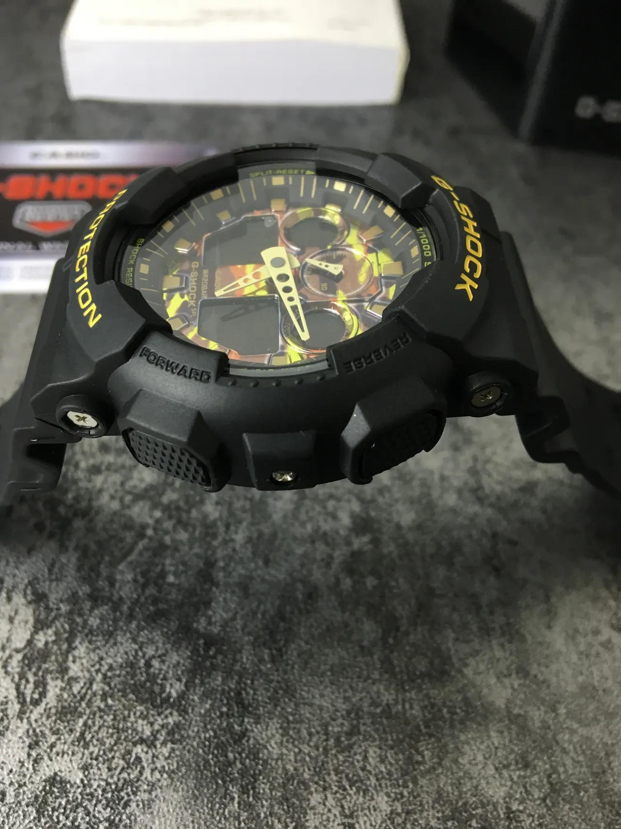 Casio G-Shock GA-100 Noir et Jaune Montre Sport 4