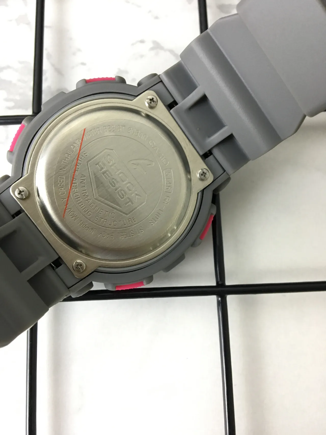 Casio G-Shock GA-100 Gris et Rose Montre Sport 5