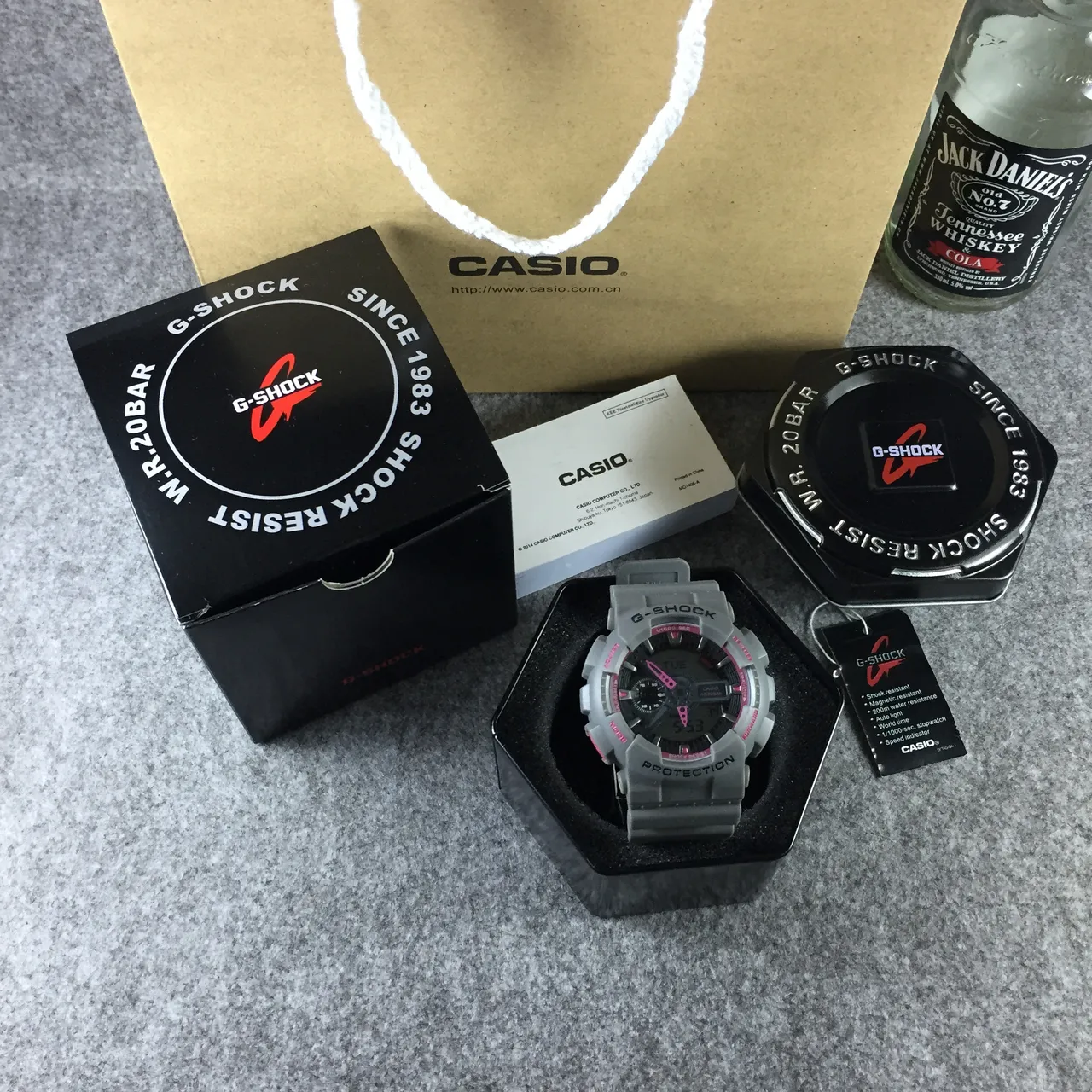 Casio G-Shock GA-100 Gris et Rose Montre Sport 7