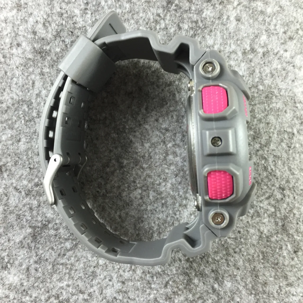 Casio G-Shock GA-100 Gris et Rose Montre Sport 10