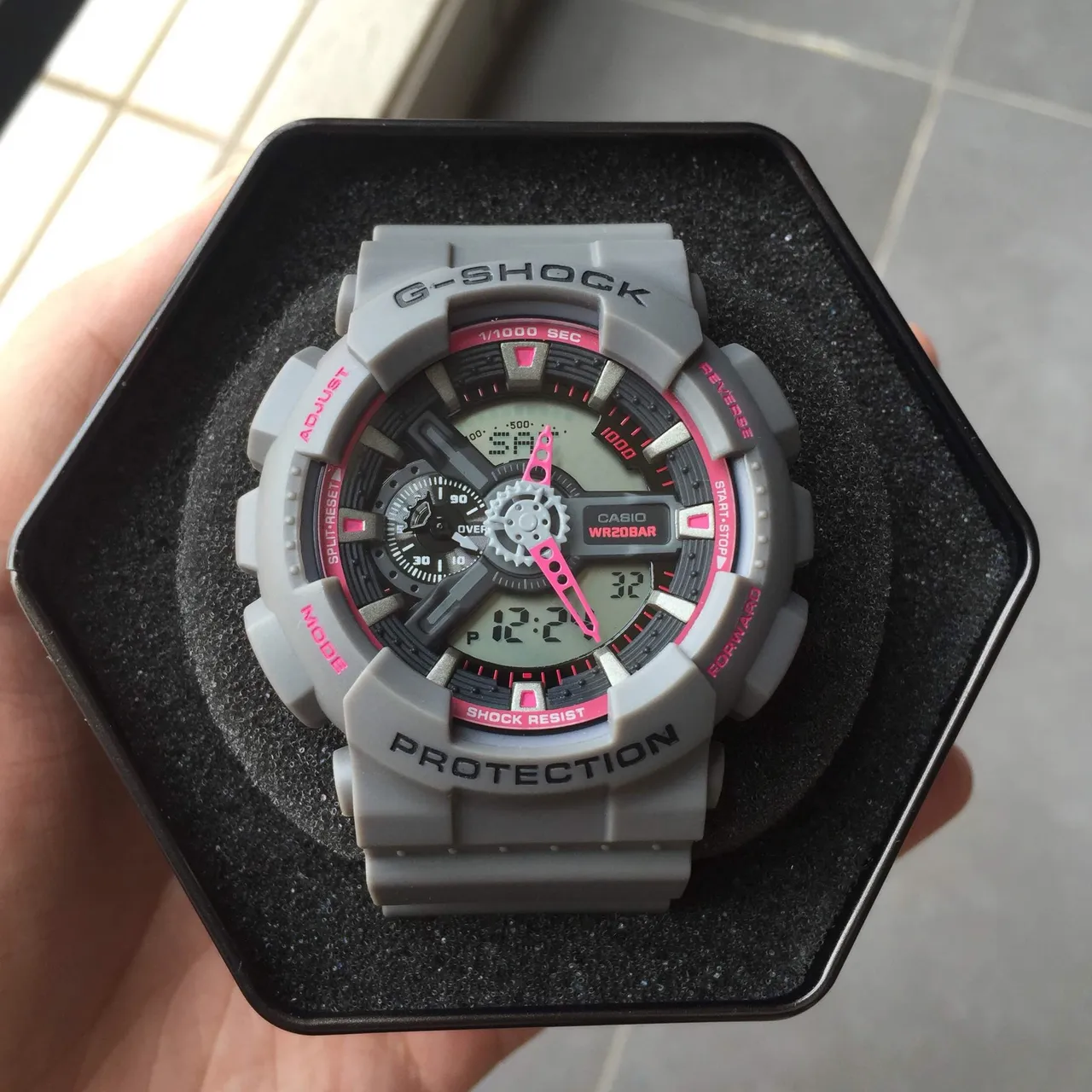 Casio G-Shock GA-100 Gris et Rose Montre Sport 13