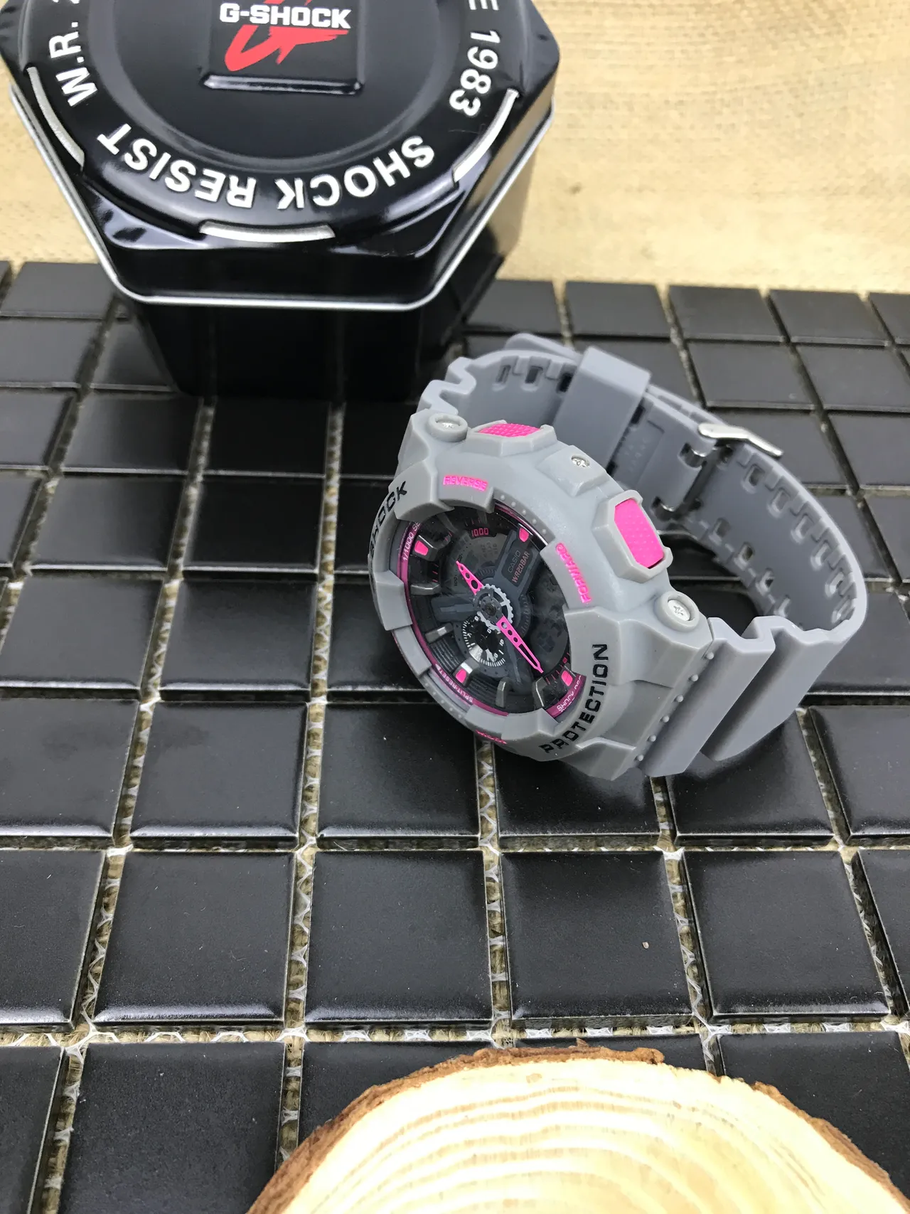 Casio G-Shock GA-100 Gris et Rose Montre Sport 15