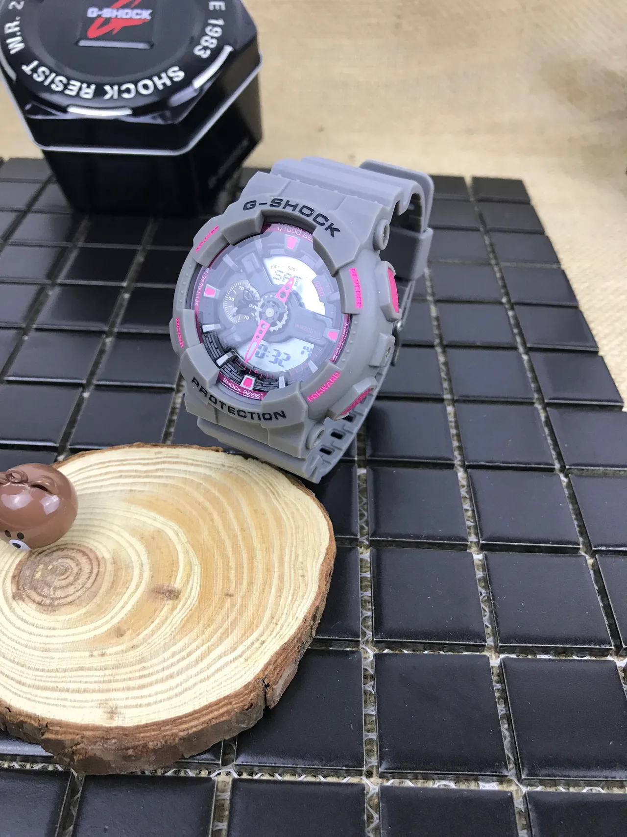 Casio G-Shock GA-100 Gris et Rose Montre Sport 16