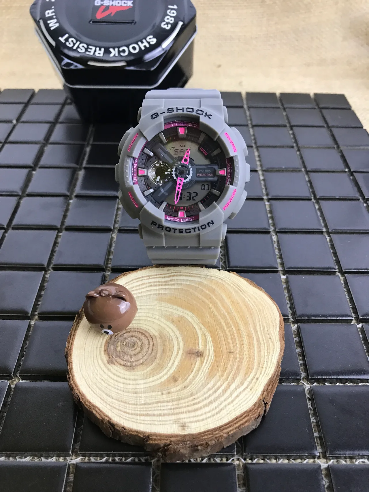 Casio G-Shock GA-100 Gris et Rose Montre Sport 17