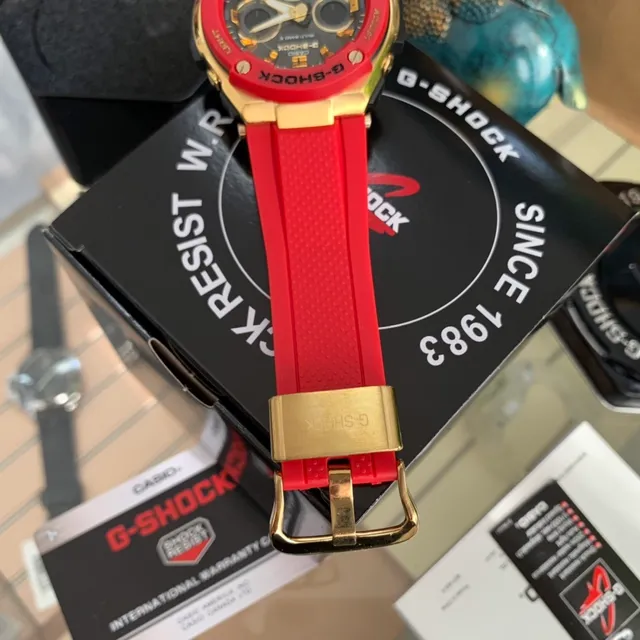 Casio G-Shock GA-2100 Multi Band 6 Rouge et Or Montre Sport 2
