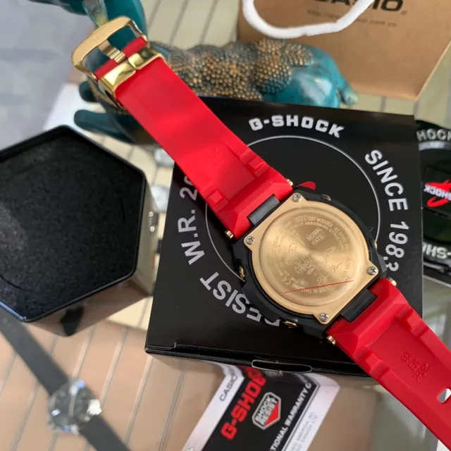 Casio G-Shock GA-2100 Multi Band 6 Rouge et Or Montre Sport 3