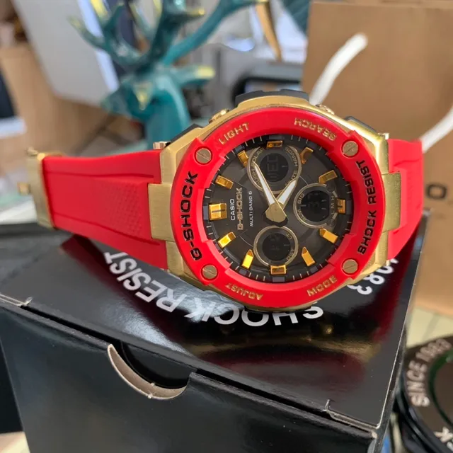 Casio G-Shock GA-2100 Multi Band 6 Rouge et Or Montre Sport 4