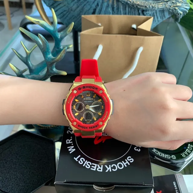Casio G-Shock GA-2100 Multi Band 6 Rouge et Or Montre Sport 5