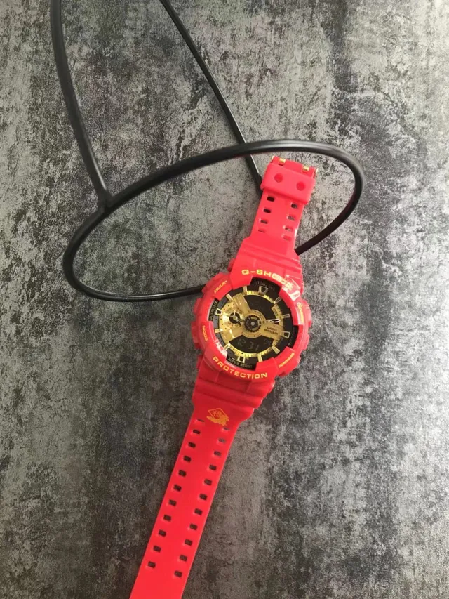 Casio Montre avec Boîtier Résine Bold Couleur Rouge Or Cadran Analogique-Digital 3