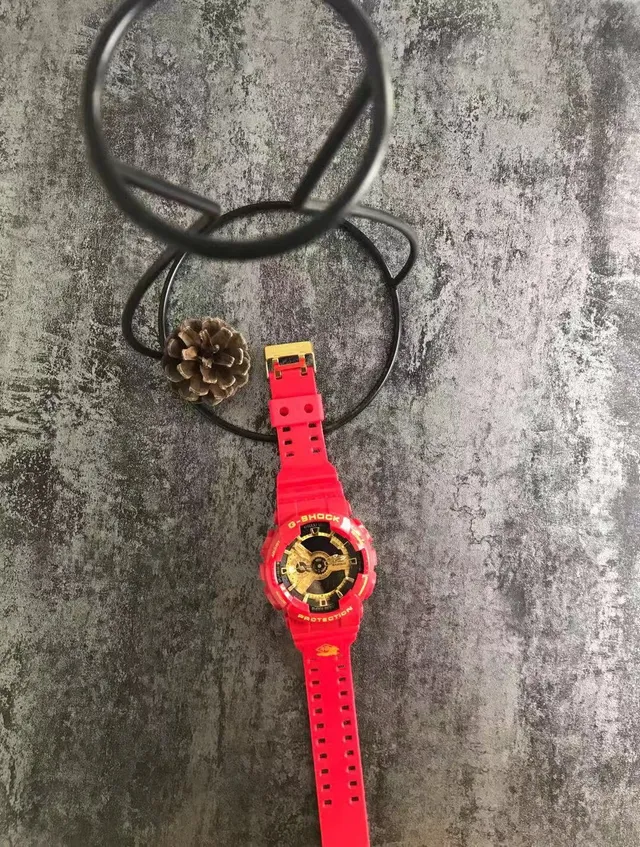 Casio Montre avec Boîtier Résine Bold Couleur Rouge Or Cadran Analogique-Digital 4