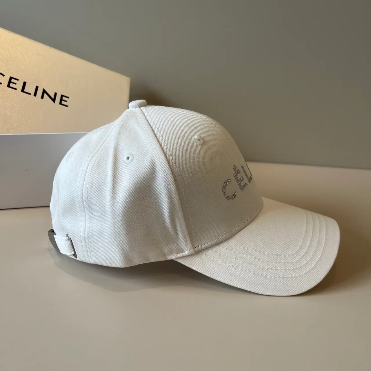 Celine ক্রিস্টাল লোগো অফ-হোয়াইট বেসবল ক্যাপ 5