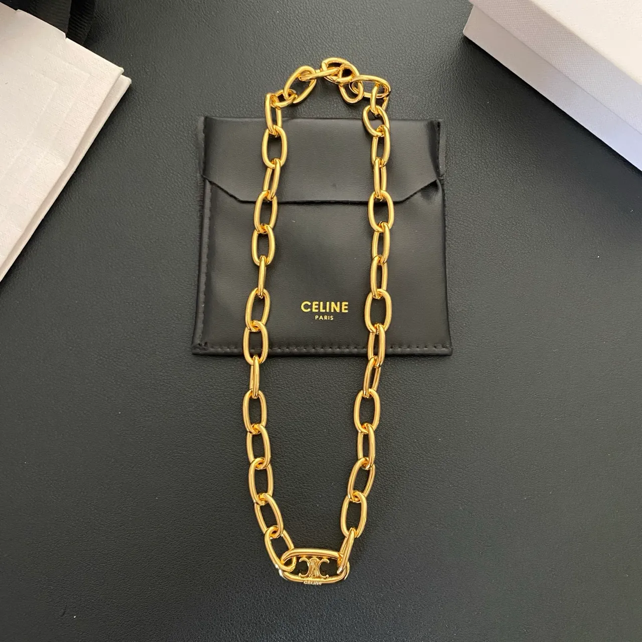 Celine Triomphe Gold-Tone অ্যান্ডাকার লিঙ্ক নেকলেস 9