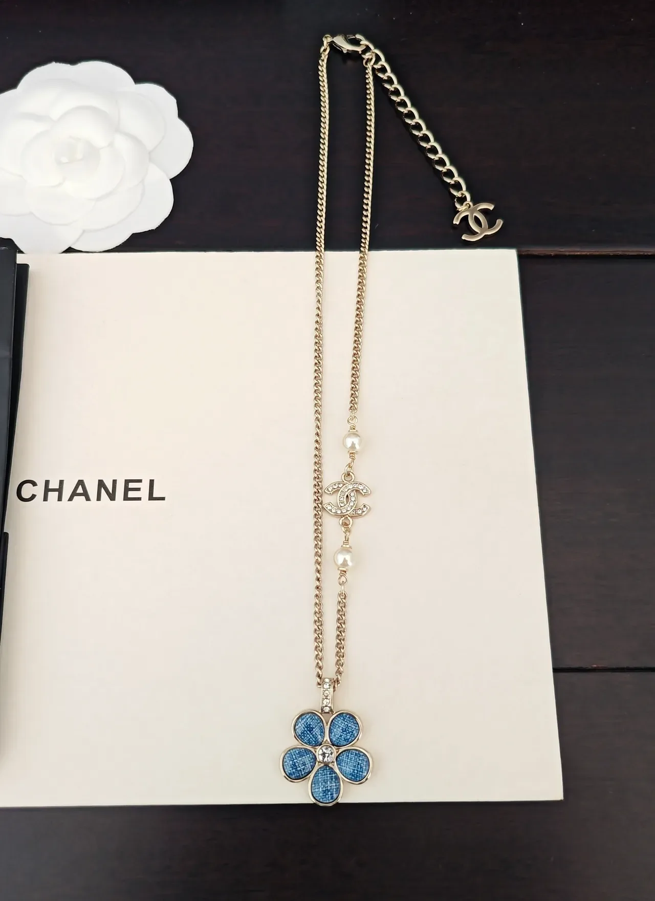 Chanel Collier Bleu Doré Chaîne Curb accents de perles 2