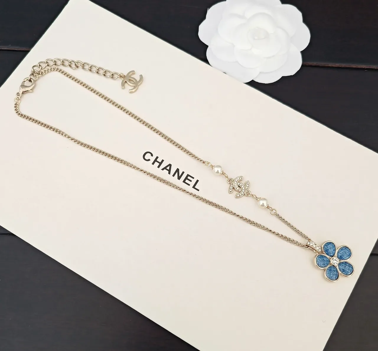 Chanel Collier Bleu Doré Chaîne Curb accents de perles 4