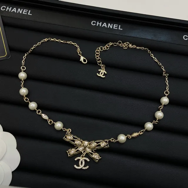 Chanel Bow Gold Beige Pendant Pearl-and-Crystal Chain Necklace 5