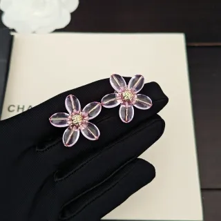 Chanel Camellia 花卉 半透明粉色 镀金 耳环