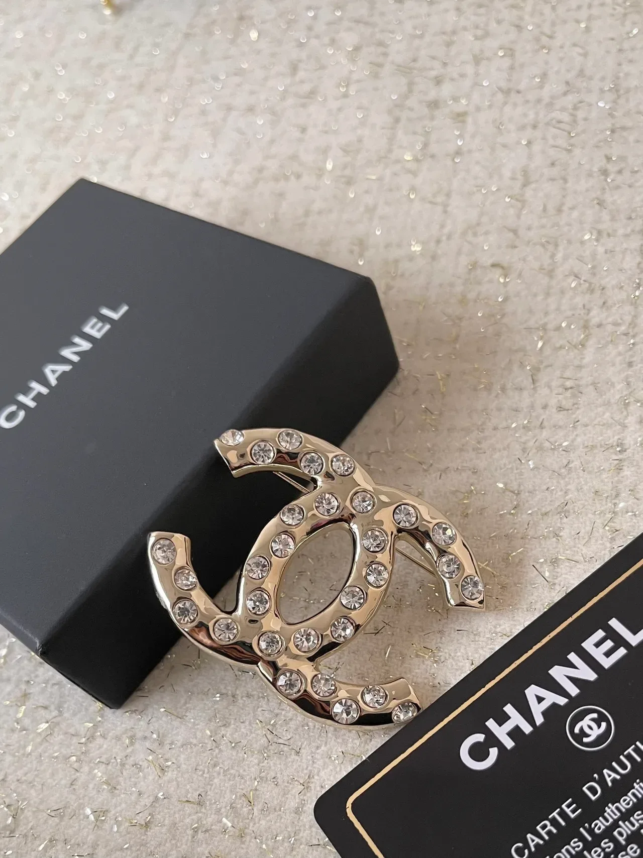 Broche Chanel CC Doré Pavé Cristal 5