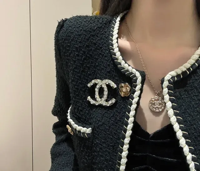 Broche Chanel CC Doré Pavé Cristal 8