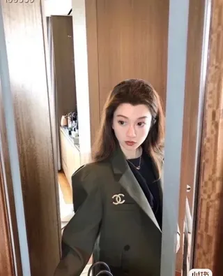 Chanel CC Broche dorée perles et cristaux embellished 2