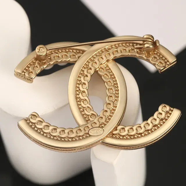 Chanel CC Broche dorée perles et cristaux embellished 4