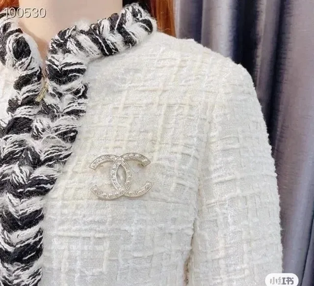 Chanel CC Broche dorée perles et cristaux embellished 6
