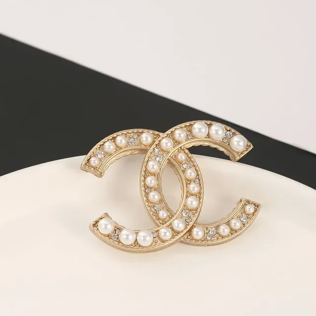 Chanel CC Broche dorée perles et cristaux embellished 7