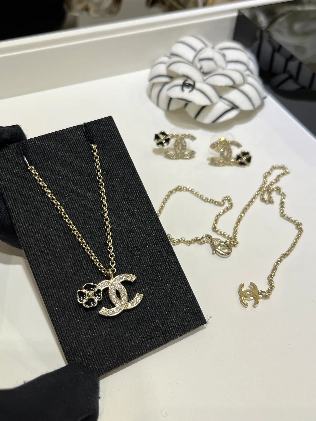 Chanel CC Camellia Crystal and Enamel Necklace 8