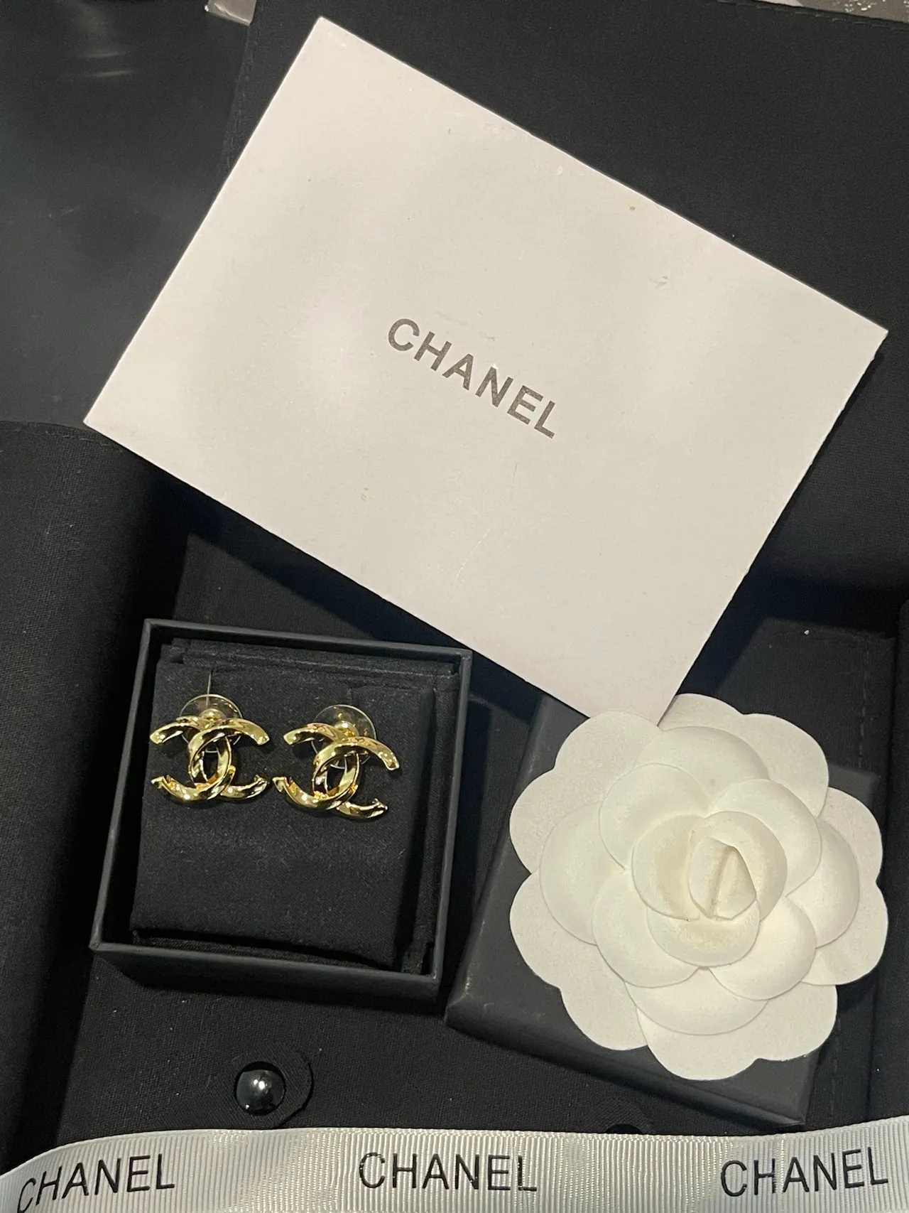 Chanel CC Gold Black Interlocking Logo Polished Earrings 4
