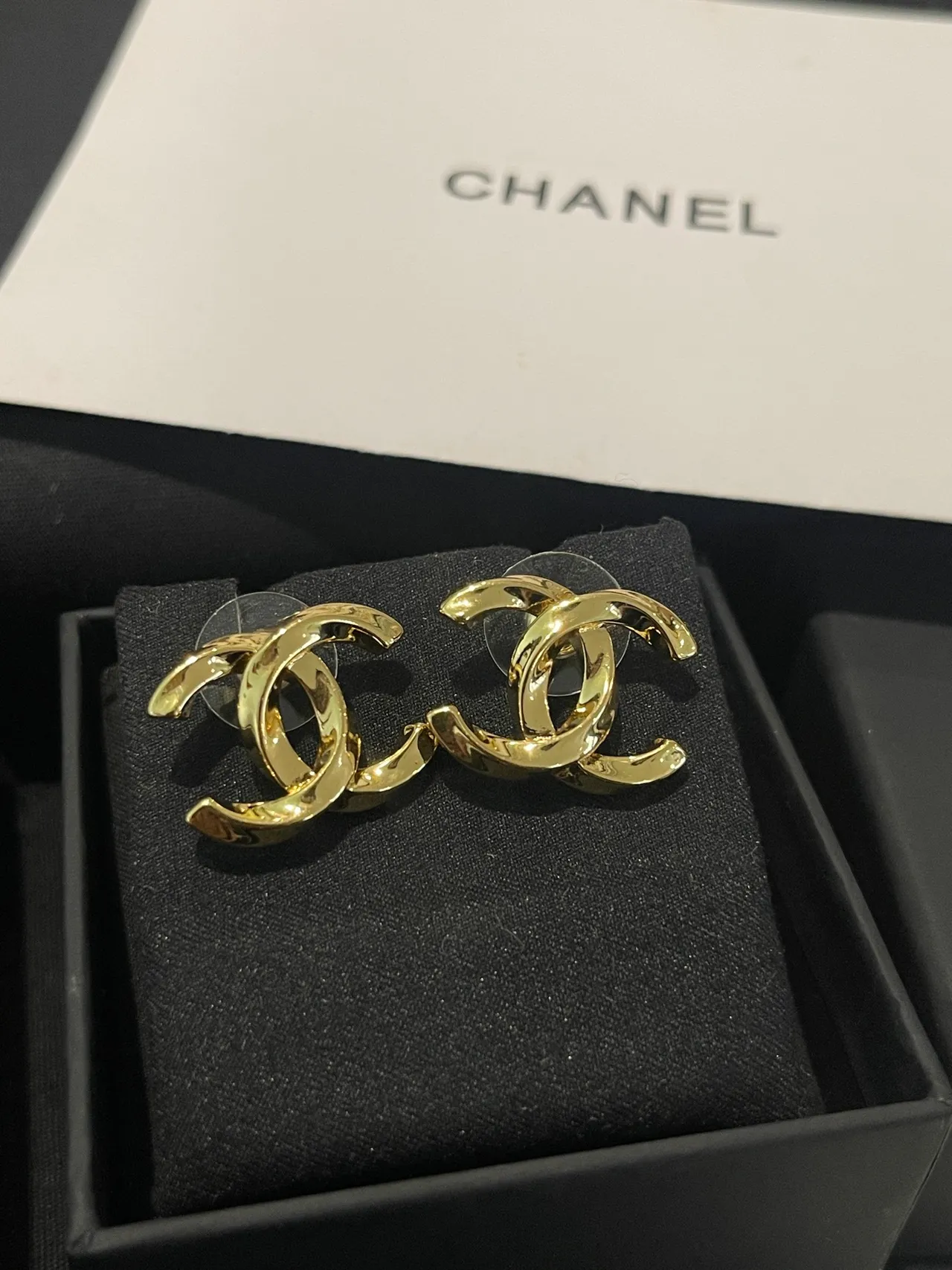 Chanel CC Gold Black Interlocking Logo Polished Earrings 7