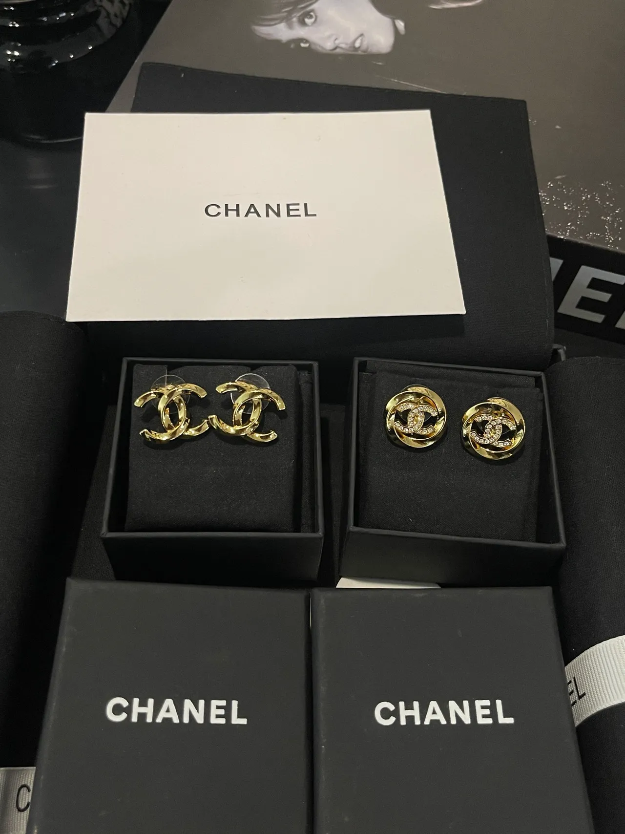 Chanel CC Gold Black Interlocking Logo Polished Earrings 8